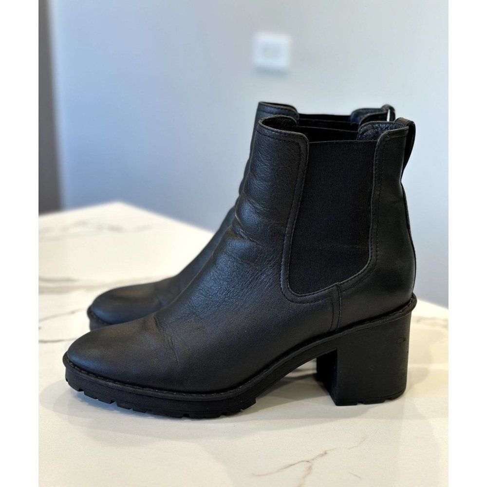Vince Henderson Water-Resistant Chelsea Boots in Black Size 41